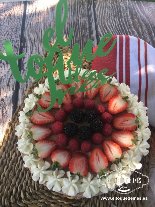 Decoramos con una manga pastelera, con la boquilla que más os guste.